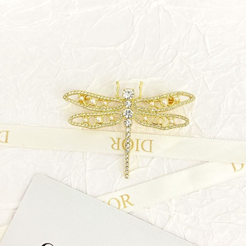 chr1st1an D10r brooches